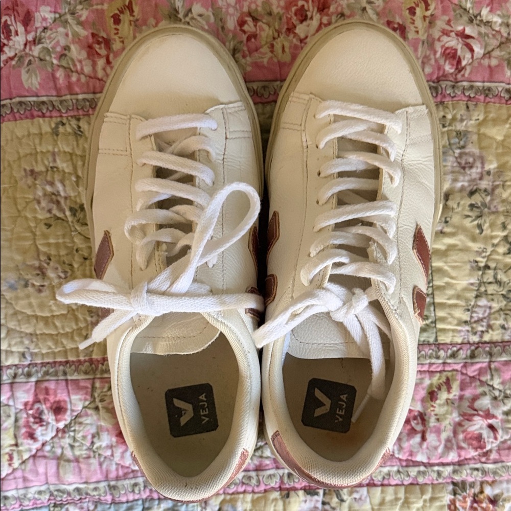 Veja Women's Cream and Metallic Rose Sneakers